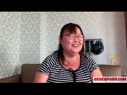 ❤️ Mama japoneză grasă își arată sânii uriași și se bucură de o jucărie sexuală. O mamă asiatică de 51 de ani vorbește despre experiența ei sexuală. Yukiko 1 OSAKAPORN milf grasă. ️  at us ❤